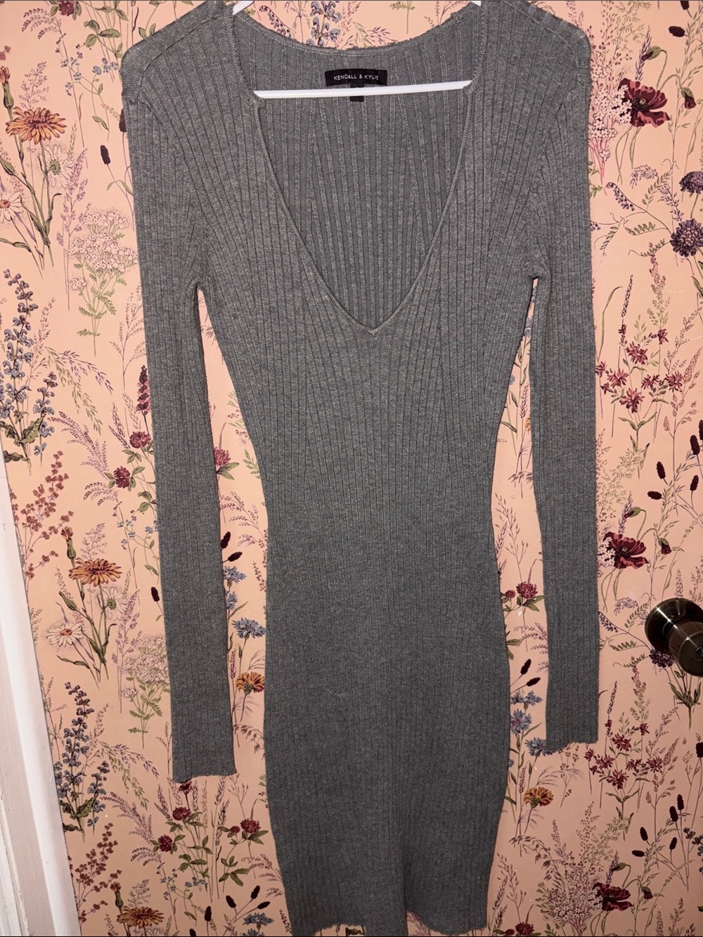 Kendall & Kylie Heather Gray Ribbed V-Neck Long Sleeve Dress